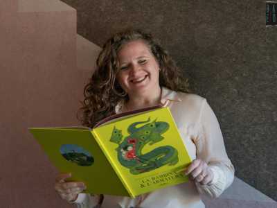 Infine la Caito apre il libro �La bambina & l�armatura�, un volume illustrato apparentemente dedicato ai pi� piccoli: segno che la libroterapia si serve di qualsiasi tipo di forma letteraria